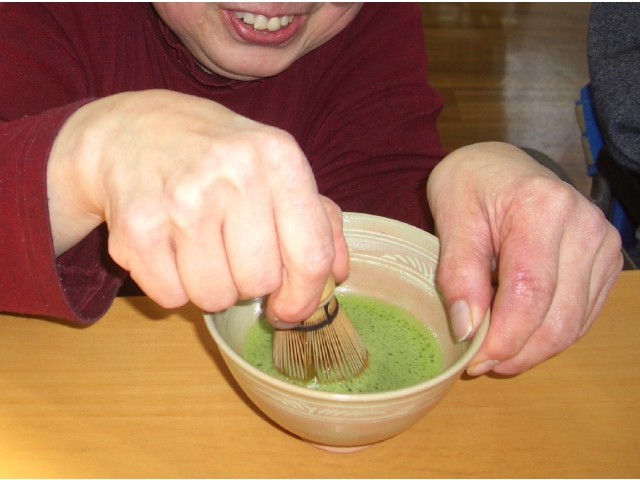 自分で抹茶をたてる方も！