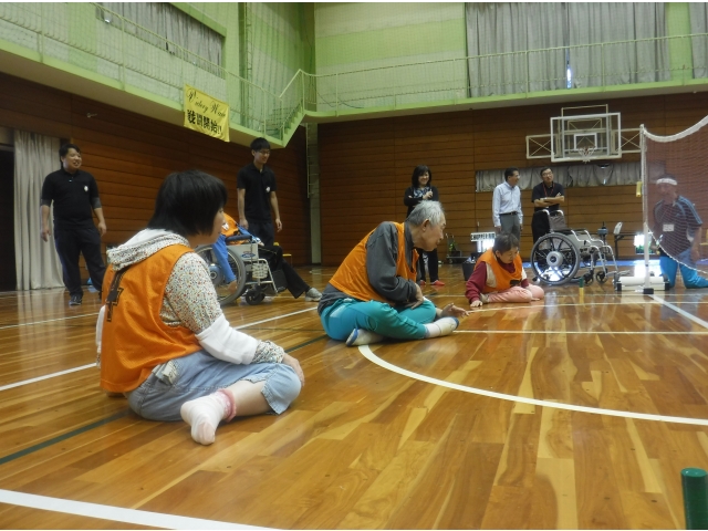 　利用者様同士で声を掛け合い、
集中力を高めます。