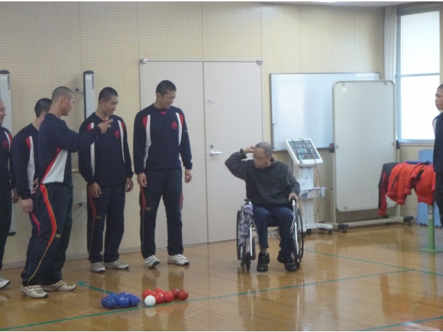 ジャックボール(白い的玉)を投げる権利をかけたじゃんけん