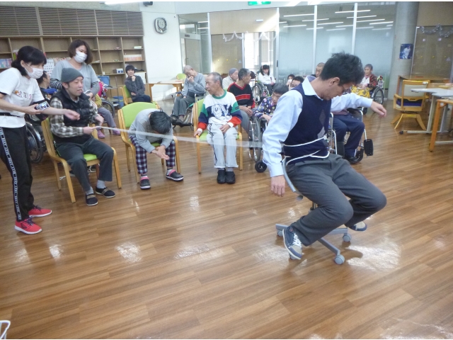 時代劇にある悪代官と腰元の関係のイメージです