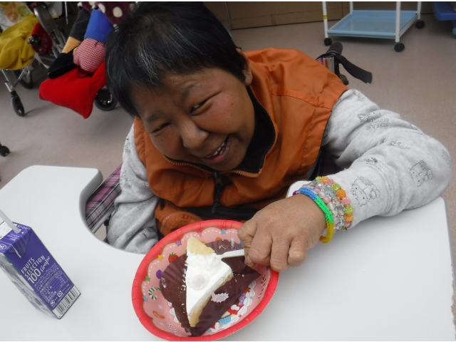 ケーキ美味しい！お皿も可愛い！