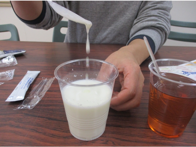 牛乳はトロミが付きにくいなぁ。