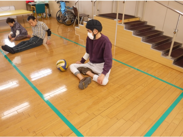 狙いをさだめてサーブ