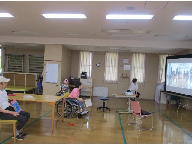 zoomで広いところで観戦中