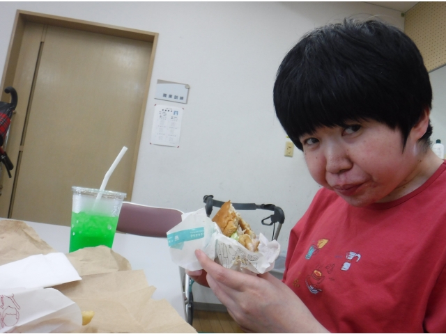 私はハンバーガー(*^-^*)