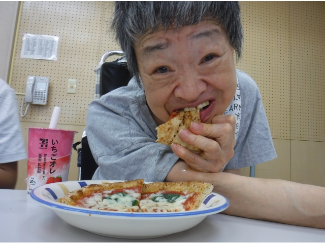 私はピザ(^_^)