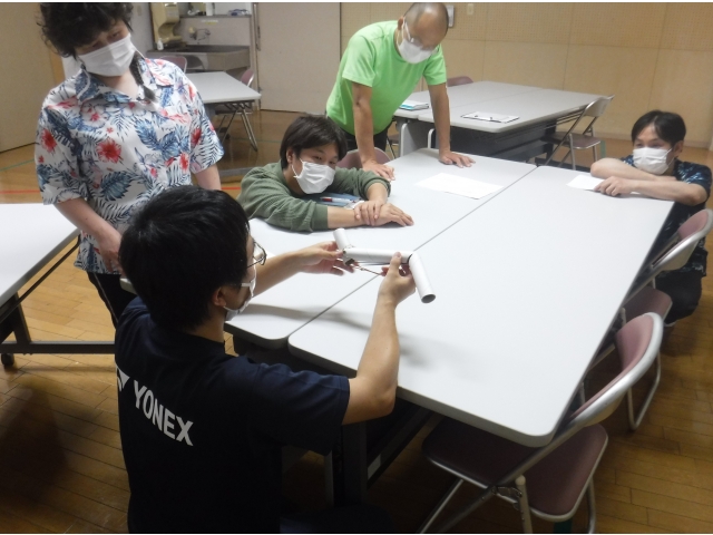 実際に、足関節の模型を使い、仕組みの説明。