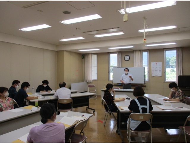 役職者を対象に……