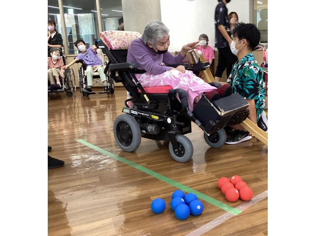 選手の指示通りランプを操作します。