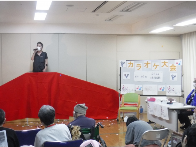 🎤舞台上で歌います