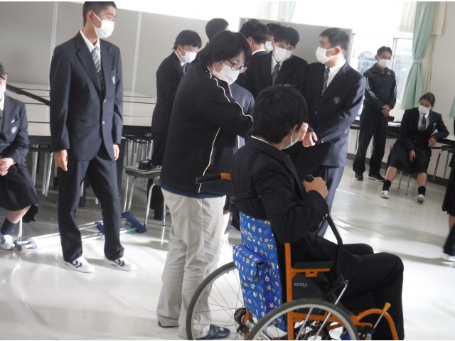 片手駆動型車いす