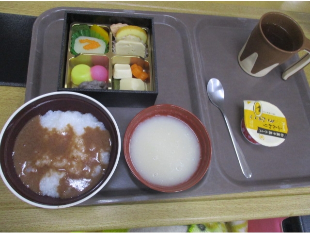 食形態に合わせ提供しています。