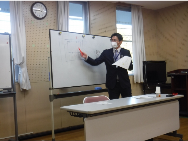 まずは基本知識を座学から