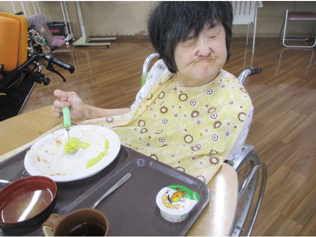 食べてます。