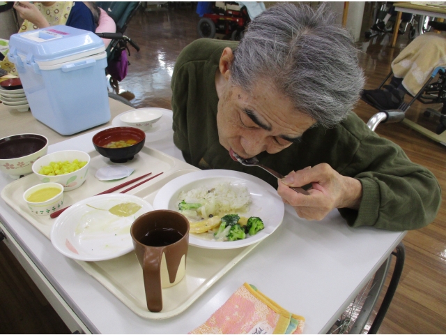 黙々と