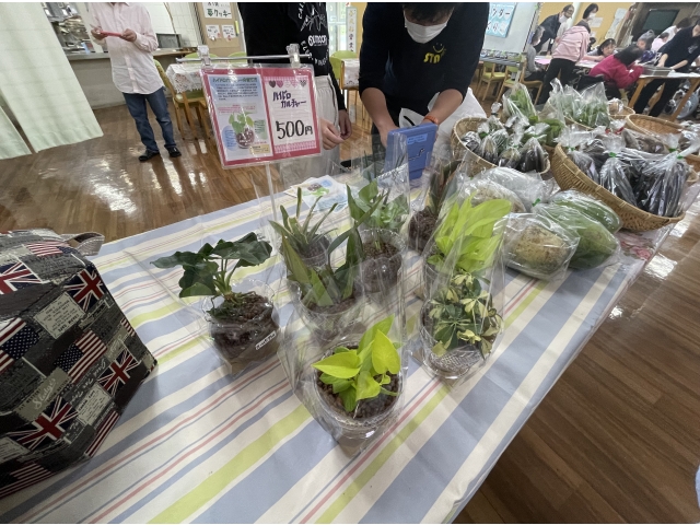 販売