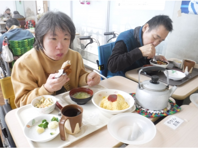 モグモグ