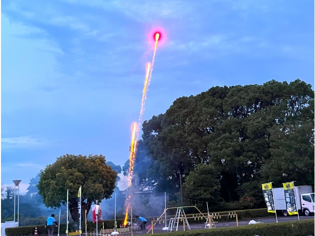 空高く打ちあがりました。