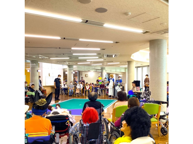 仮装してる人もいます(^^)