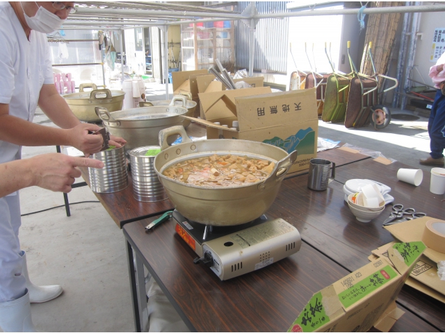 備蓄用のけんちん汁をつくります。