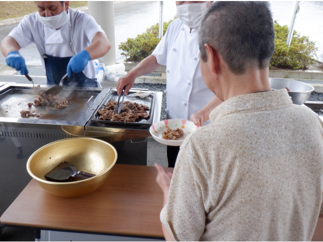 さぁさぁ！おかわりもあります！