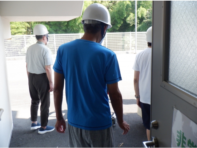 ２階のご利用者さまは外階段で避難