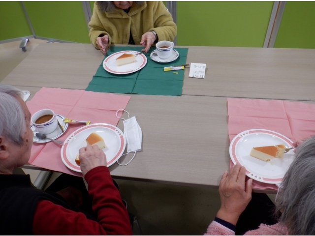 チーズケーキを食べて女子会みたい❤