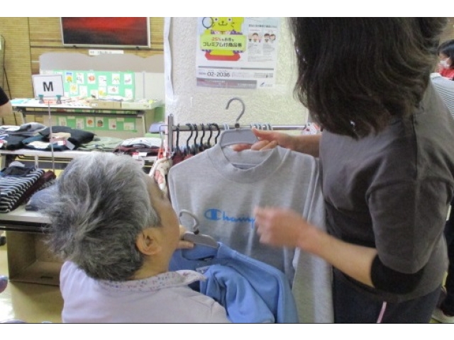 ブルーかグレーか悩むところです