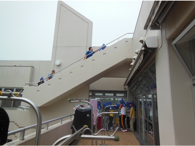 屋上への避難階段