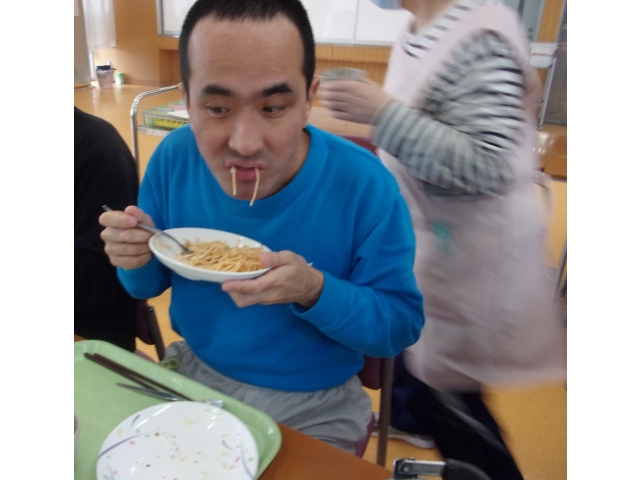 お口から出てますよ☆