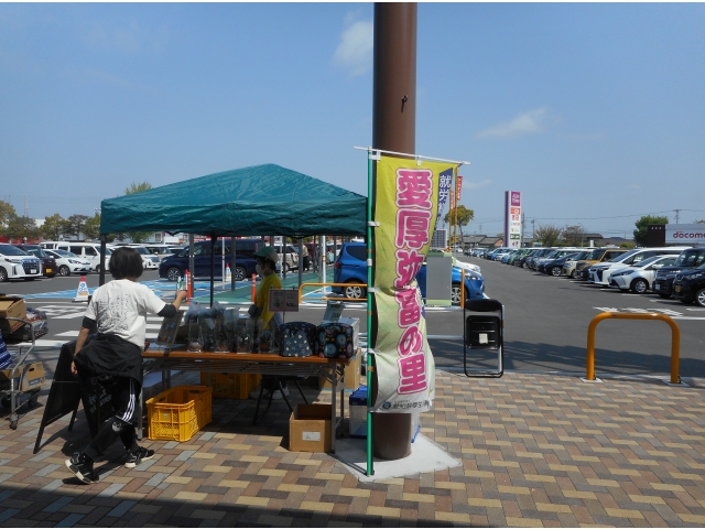 人通りの多い通路を提供していただきました。