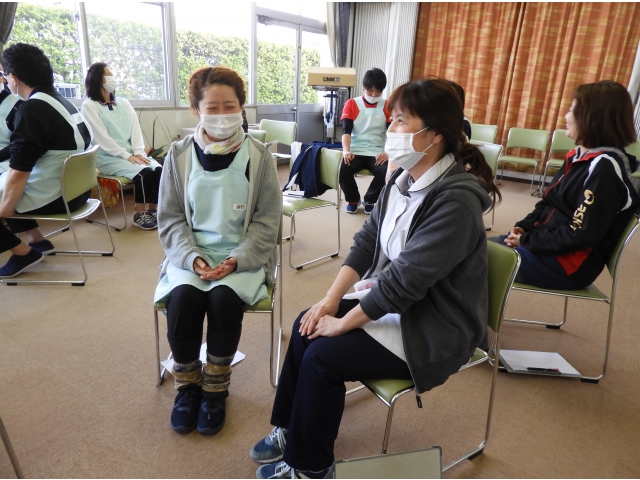 聴く姿勢は