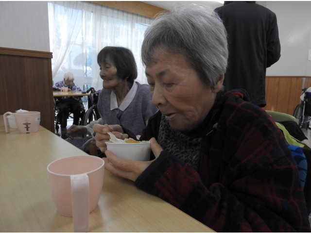 パクパク。