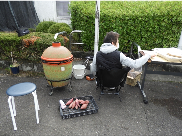 この壺！？のような機械でどんどん焼いていきます