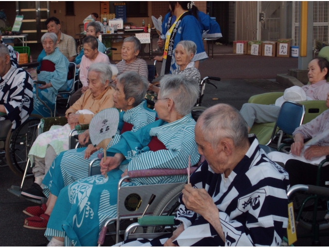 綿菓子やジュースを頂きました。