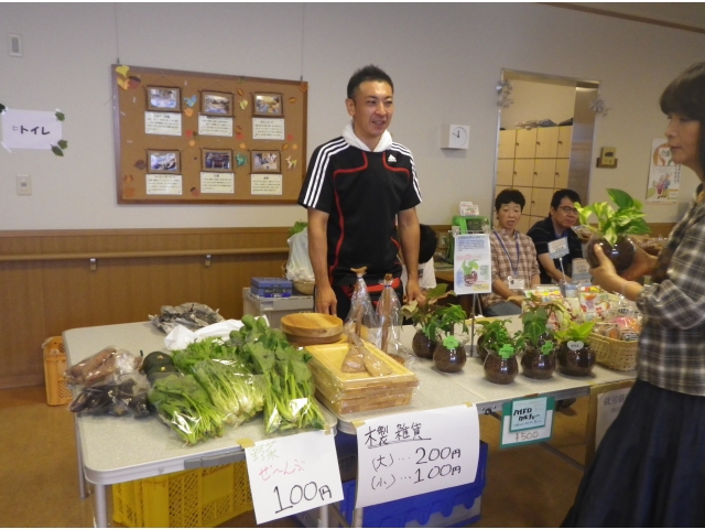 事業団内の弥富の里の商品も対面販売されました！