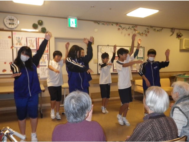 子供たち、少し緊張してるかな？