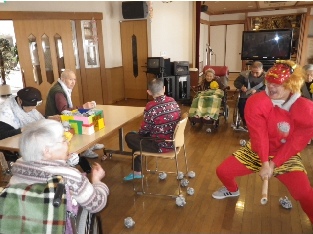 「鬼は、外！」鬼をやっつけろ！