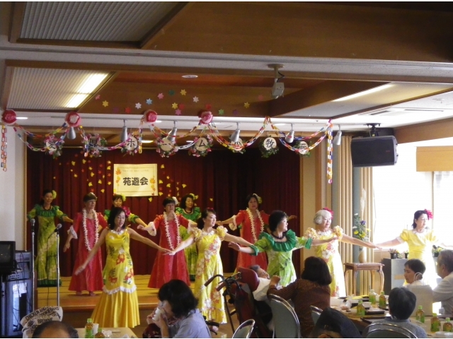 気分はハワイ！！心地よい曲と踊りで癒されます