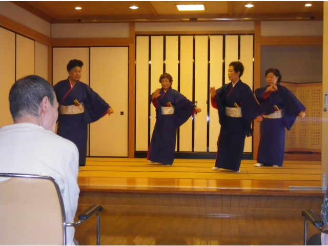 とても綺麗な舞踊でした。