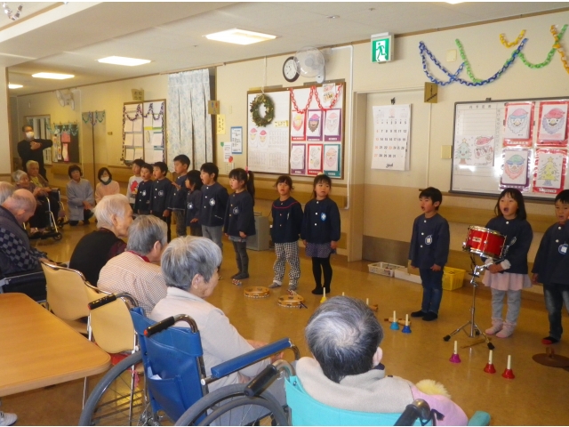とっても澄んだ歌声です！