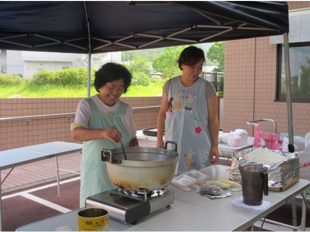 炊き出し訓練の様子です。