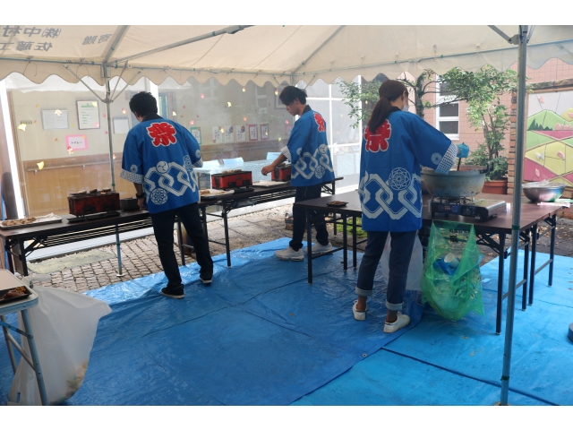 今年はハンバーグを
炭焼きです！