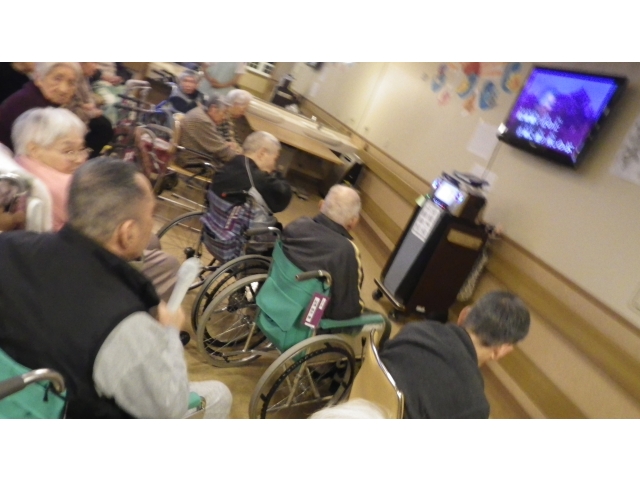 カラオケ大会です♪