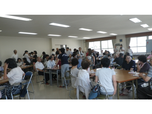 オレンジカフェしのおかむらの様子