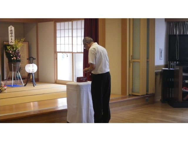 お焼香中（1）