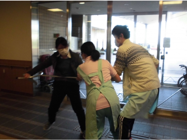 不審者に刺又を奪われ、距離が詰まってしまいました。