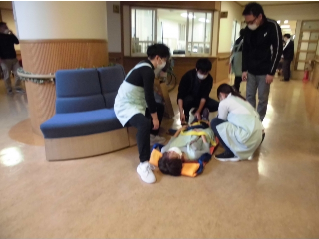 簡易担架の訓練