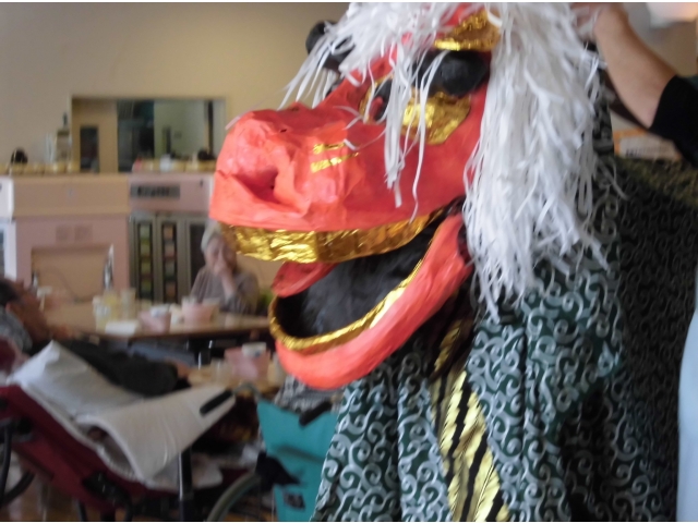 獅子舞登場