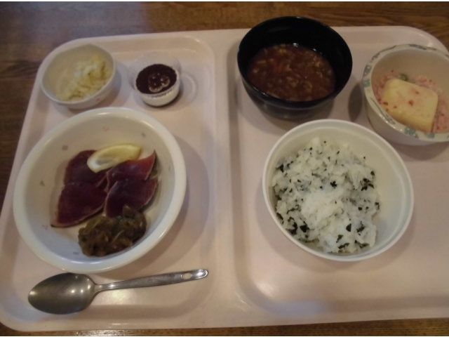 米飯、一口大食